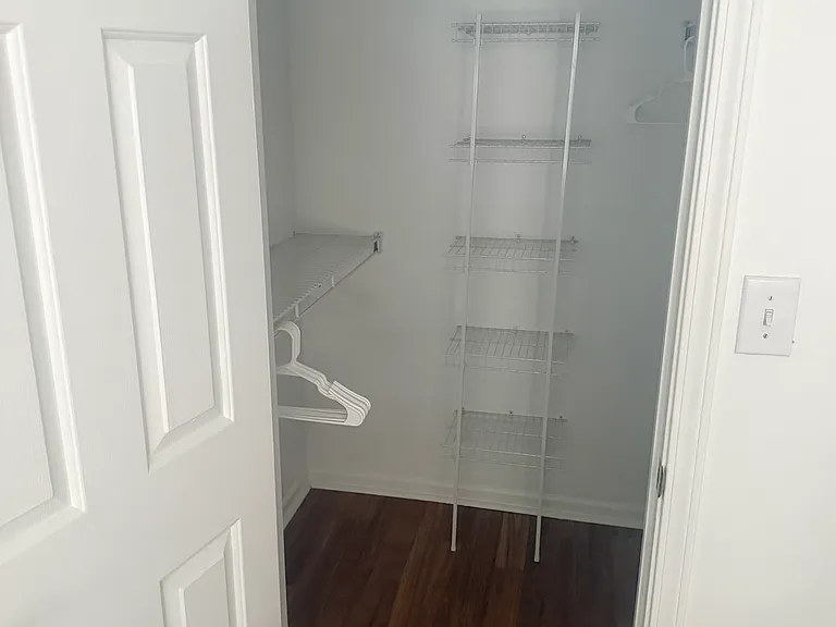 9547 Longwell Dr — Photo 18