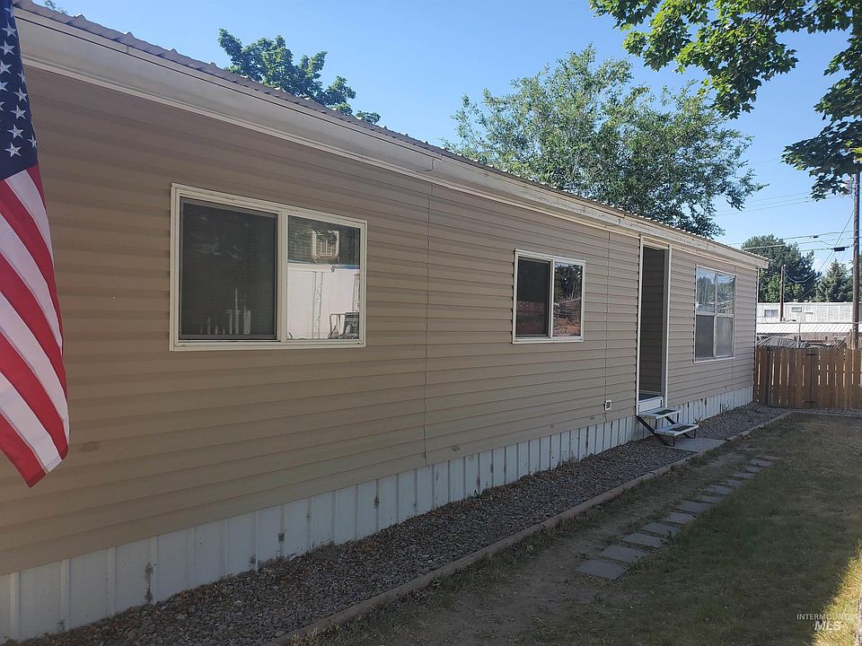 1st image of 218 W Avenue I