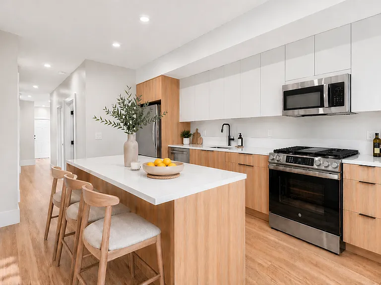 18 Creighton St #3 — Photo 3
