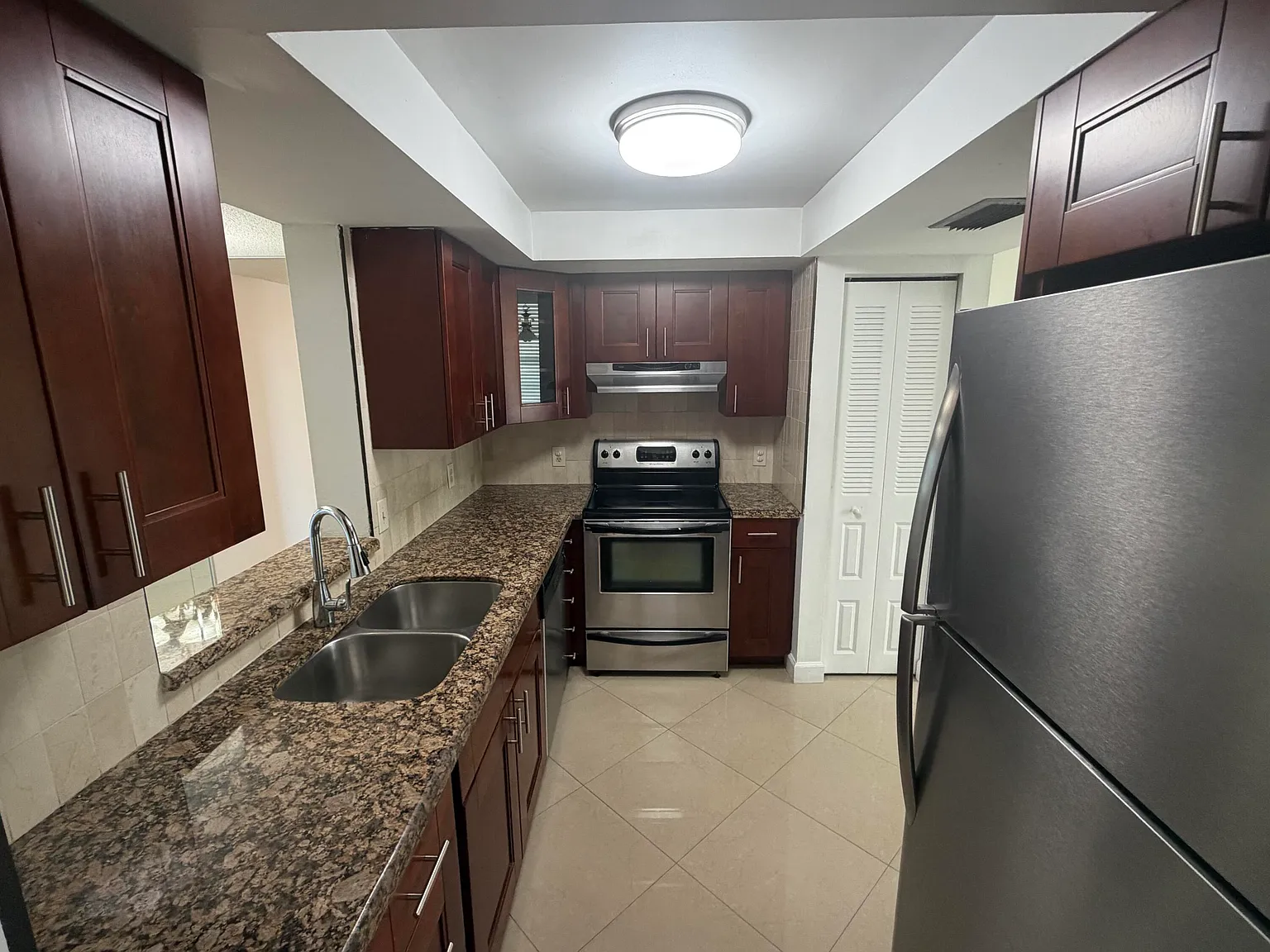 2 bed, 2.0 bath, 1000 sqft, $2,000 — Photo 4
