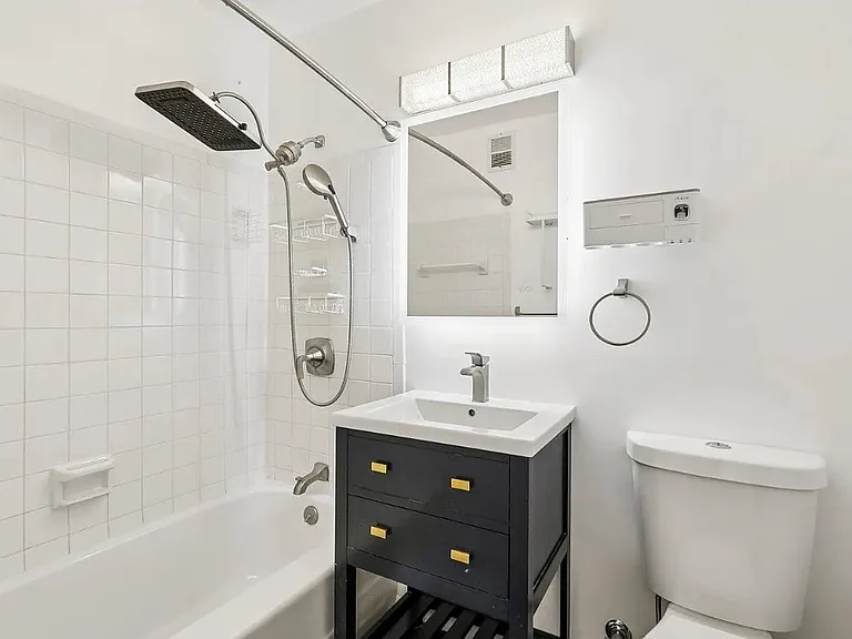 7100 John F Kennedy Blvd E — Photo 12