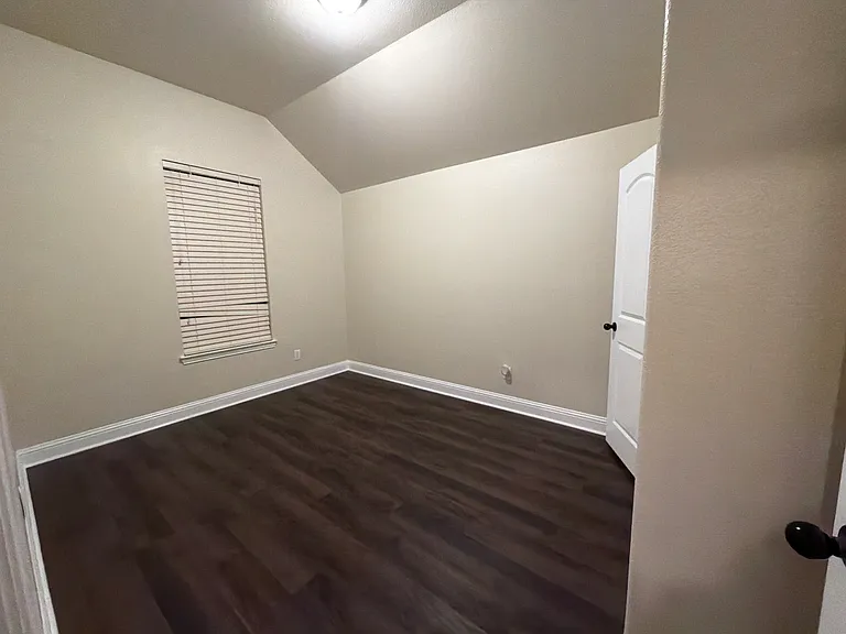 528 Stockton Dr — Photo 18