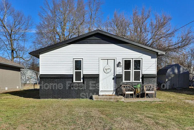 2137 W Brower St