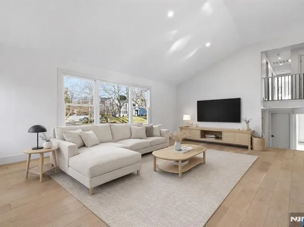 442 Ellis Pl, Wyckoff, NJ 07481