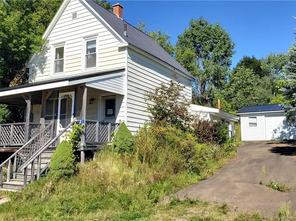 21 Clifford St, McAdam, NB E6J 1J7