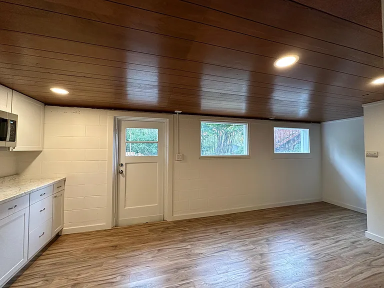 1648 Higgins Rd SE #C — Photo 4