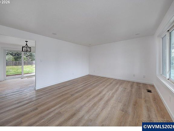 4th image of 3075 NE Lancaster St