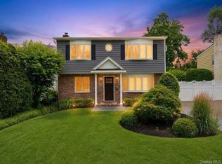 84 Twin Lawns Ave, Hicksville, NY 11801