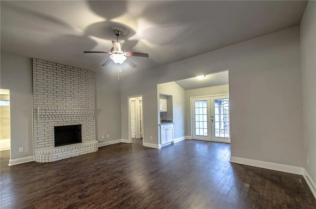 3 bed, 1627 sqft, $2,100 — Photo 4