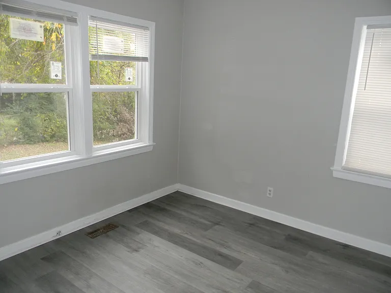 332 Woodward Rd — Photo 5