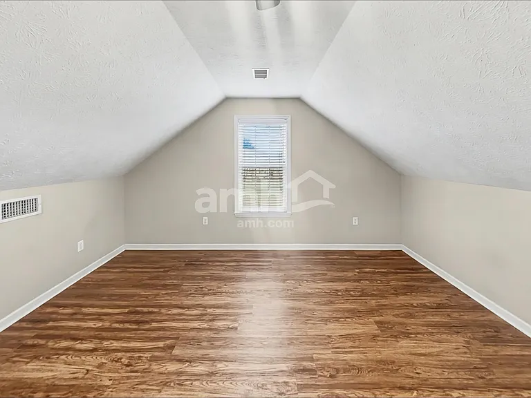201 Fox Hunt Ln — Photo 16