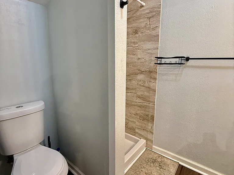 2426 W Desoto St #C — Photo 7