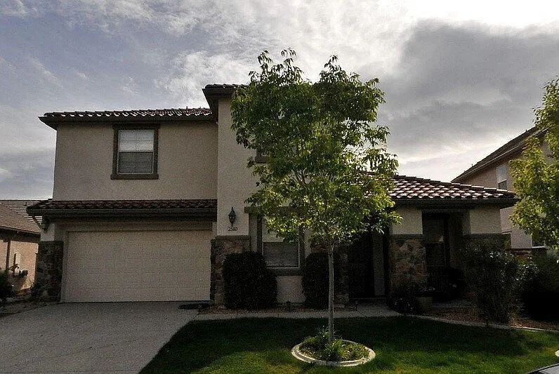 4 bed, 3.0 bath, 2358 sqft, $3,400 — Photo 1