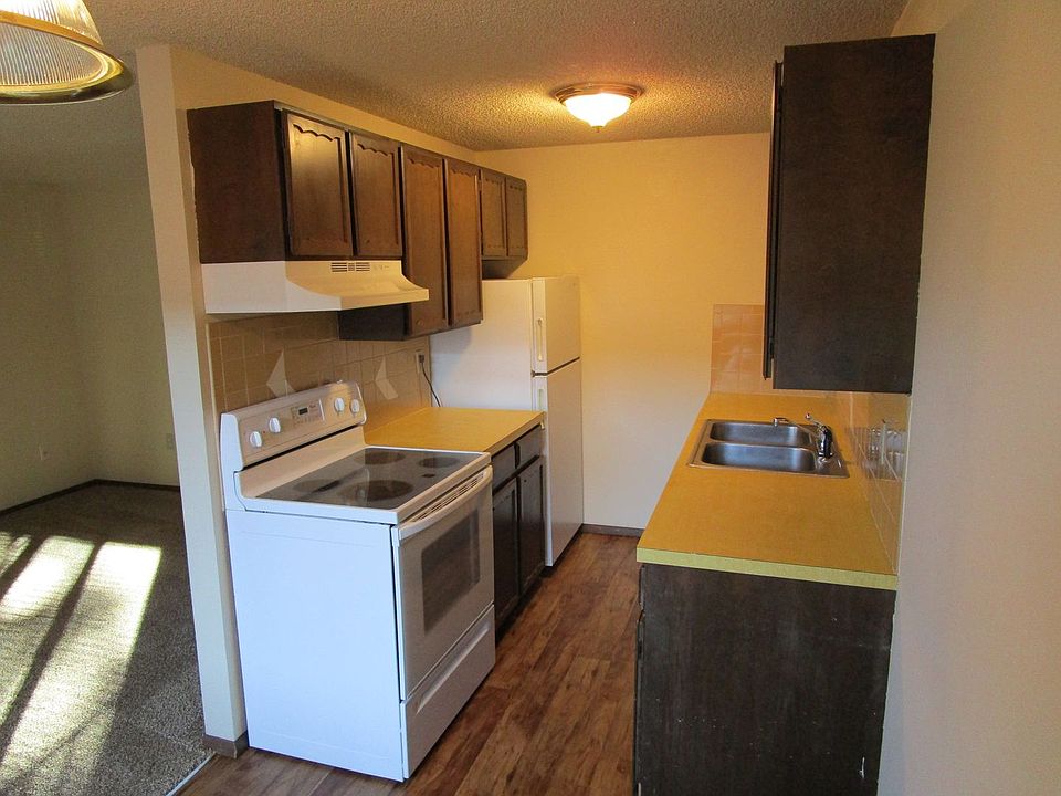 1st image of 3340 Butternut Dr #8
