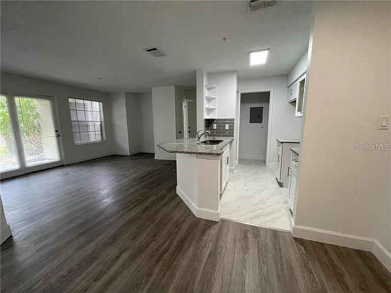 232 Afton Sq #112 — Photo 4