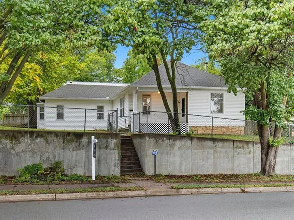715 N 10th St, Leavenworth, KS 66048