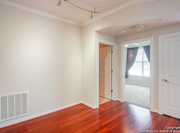 5th image of 7342 Oak Manor Dr