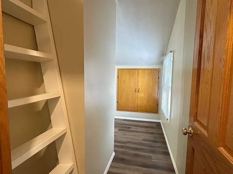 227 N Dicks St — Photo 9
