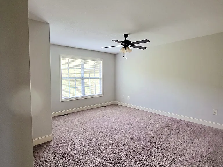 652 Grays Pointe Ct — Photo 18