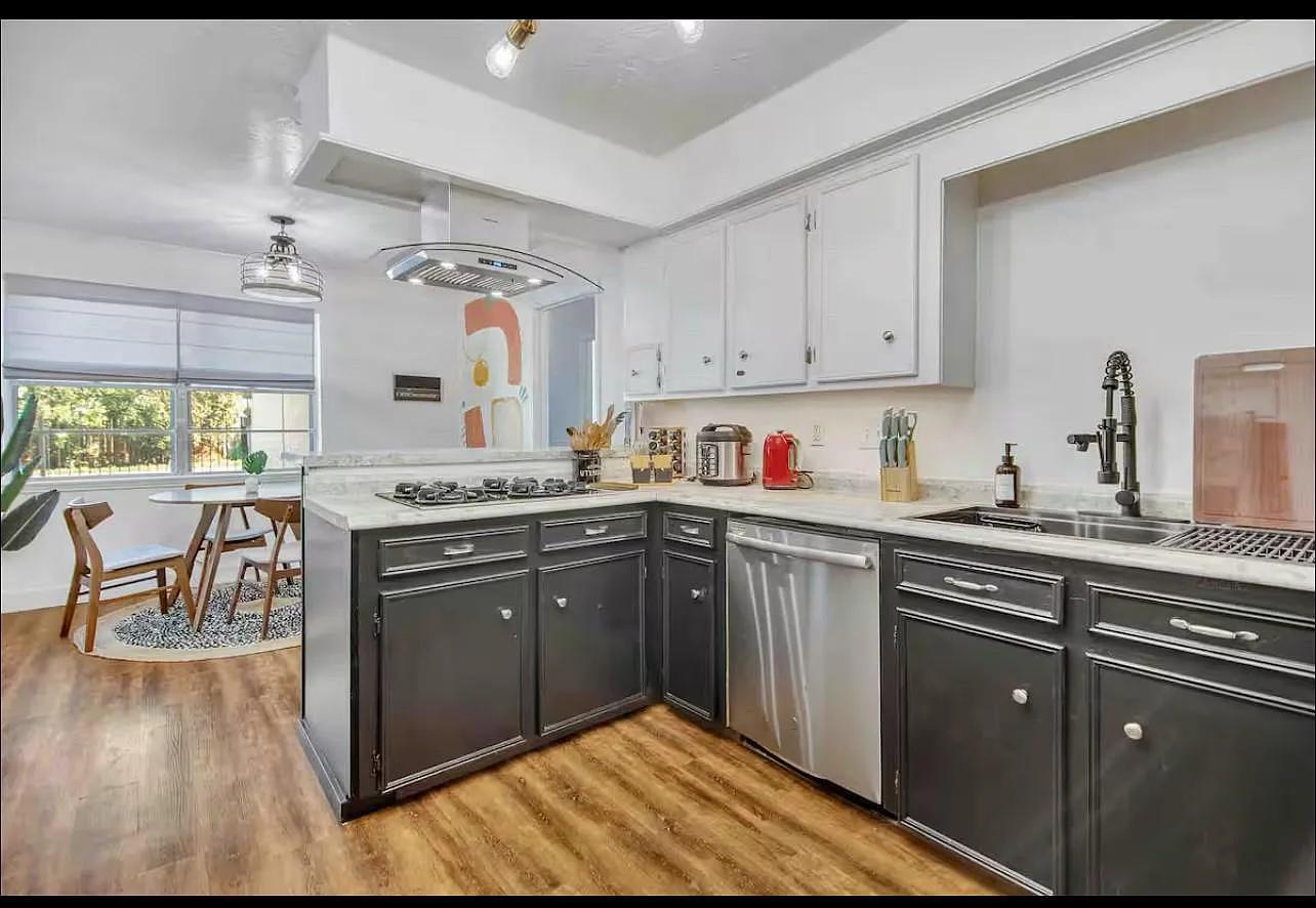 3 bed, 2.0 bath, 1820 sqft, $2,399 — Photo 4