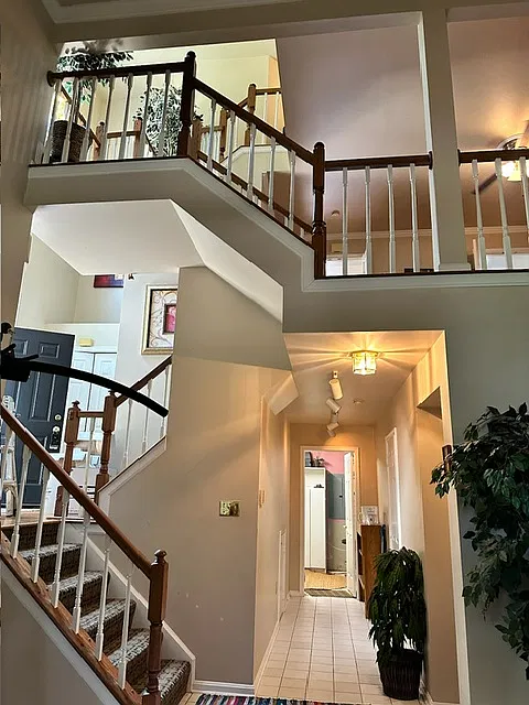 3 bed, 2460 sqft, $2,500 — Photo 2