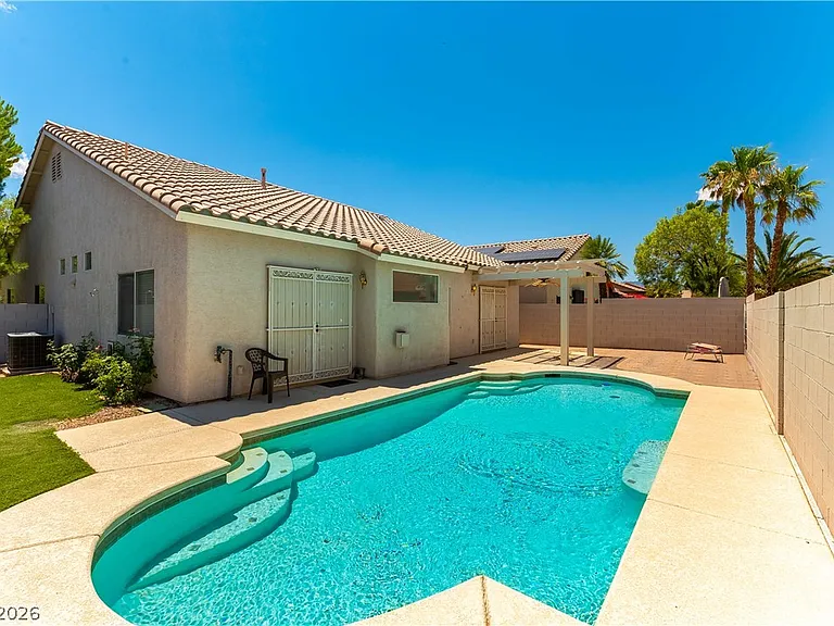 4432 Lobero Ave — Photo 2