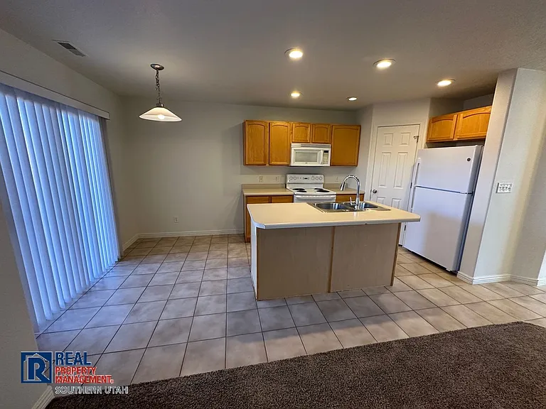 3155 S Hidden Valley Dr #104 — Photo 7