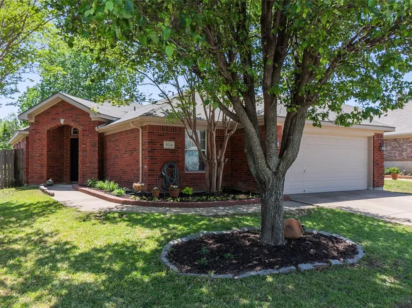 904 High Creek Dr, Euless, TX 76040
