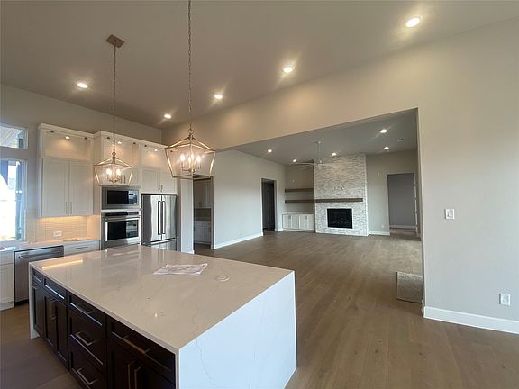 2nd image of 3404 Sweetwater Dr