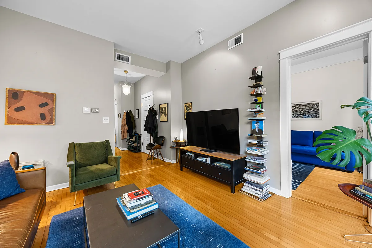 Building Photo - 2644 N Sawyer Ave #2