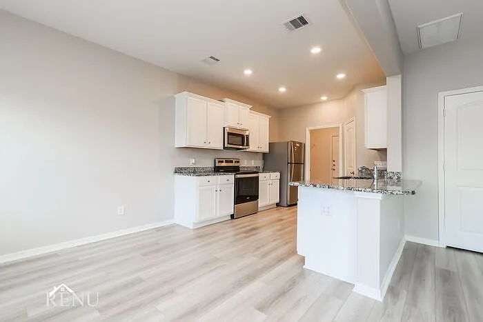 4 bed, 2.5 bath, 2171 sqft, $1,835 — Photo 4