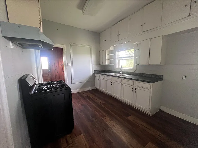 709 S Harrison Ln — Photo 7