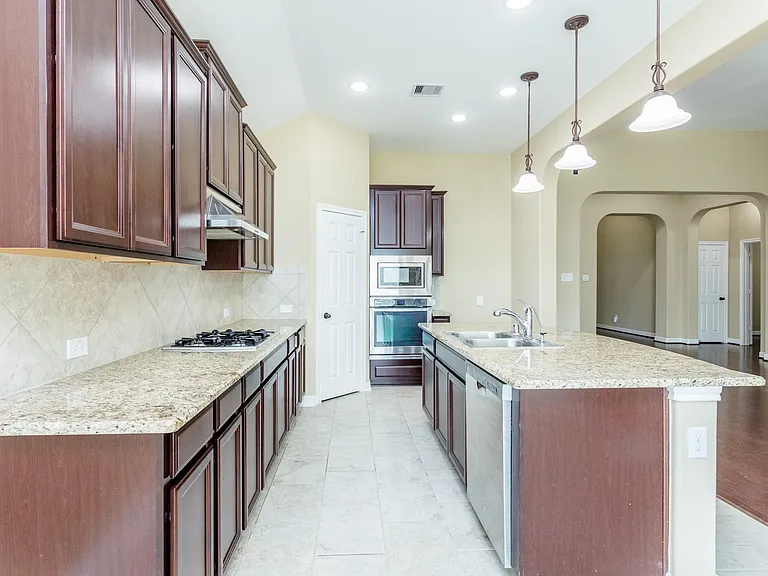 7810 Deep Green Dr — Photo 14