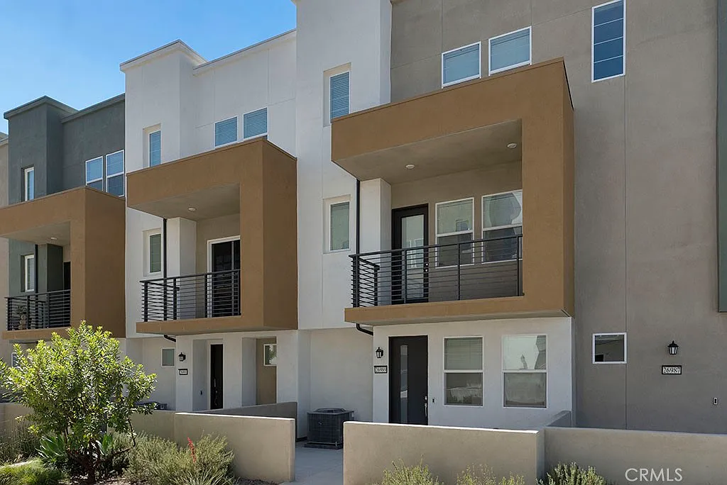 2 bed, 2.5 bath, 1550 sqft, $3,800 — Photo 1