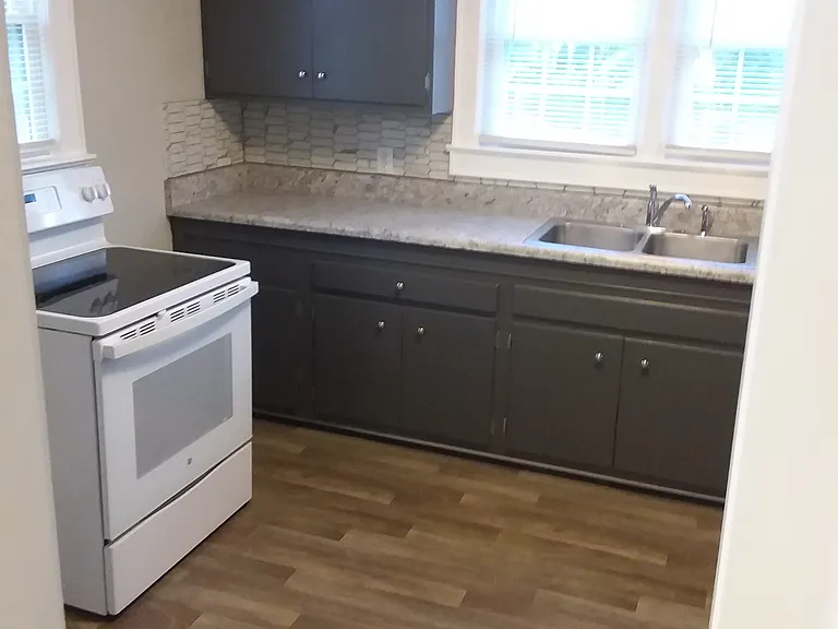 512 Belmont St — Photo 3