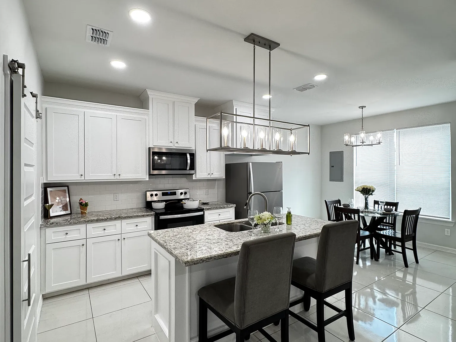 3 bed, 2.5 bath, 1700 sqft, $1,725 — Photo 4