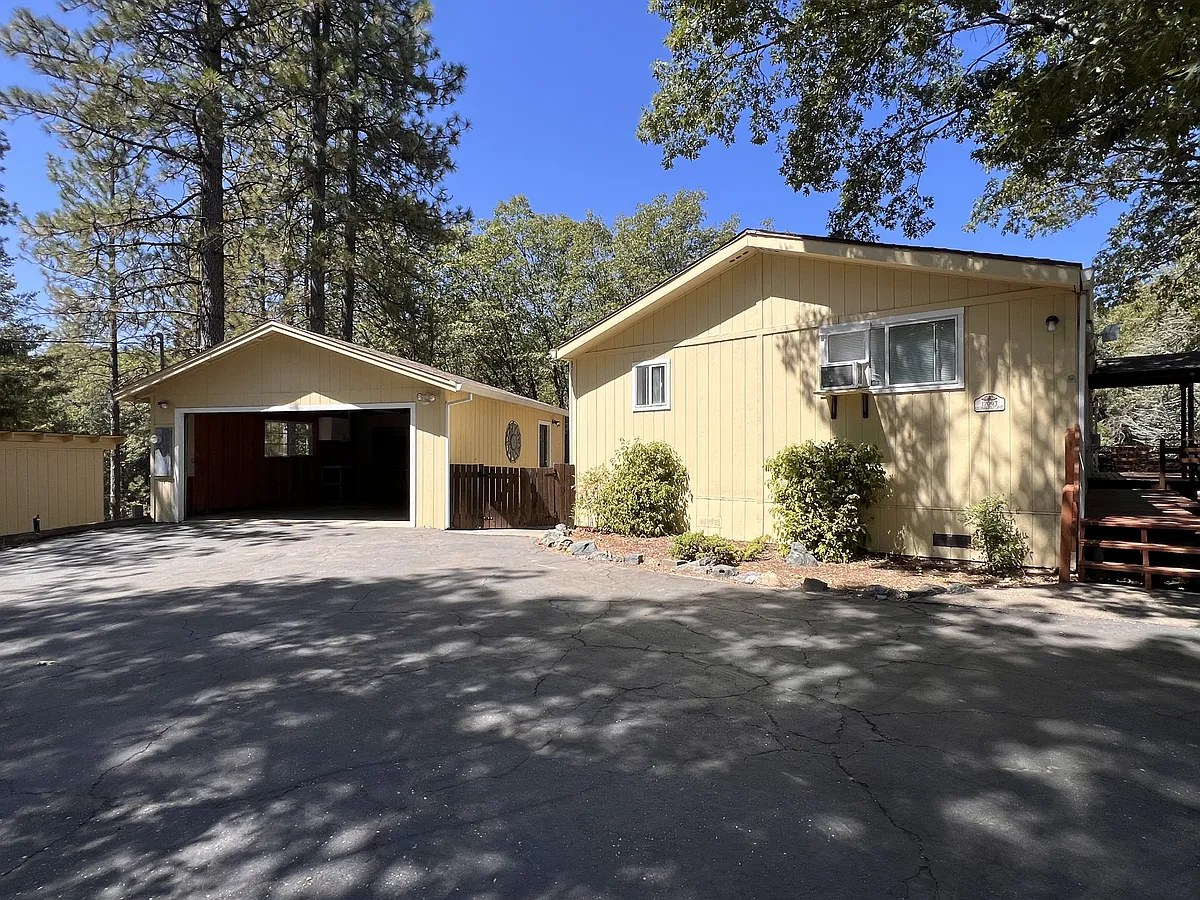 Building Photo - 17093 Cobblestone Ln