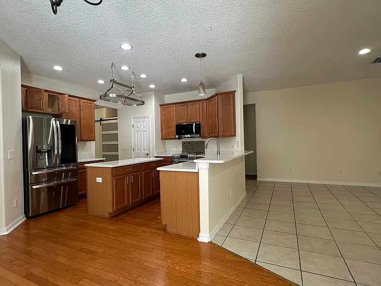 1653 Cherry Ridge Dr — Photo 4