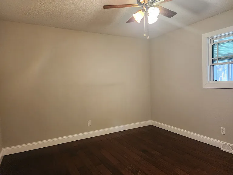 2302 Sherwood Dr — Photo 30