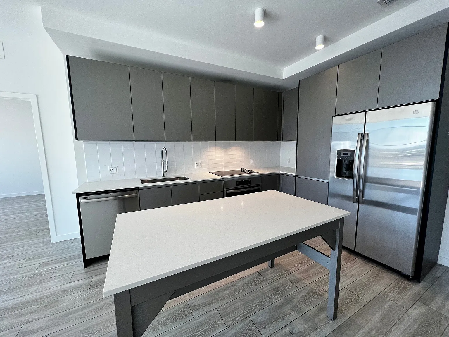 1 bed, 708 sqft, $2,157 — Photo 1