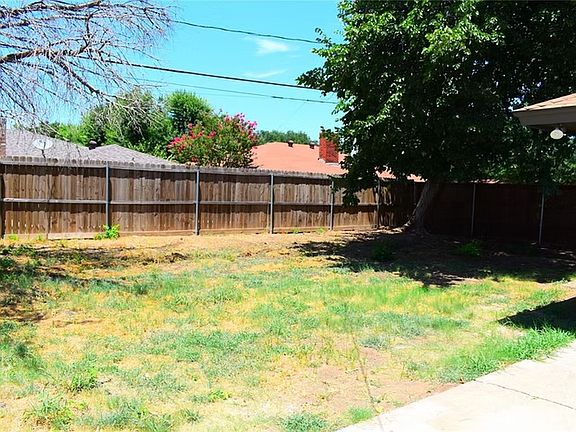5th image of 2801 S Meadow Dr