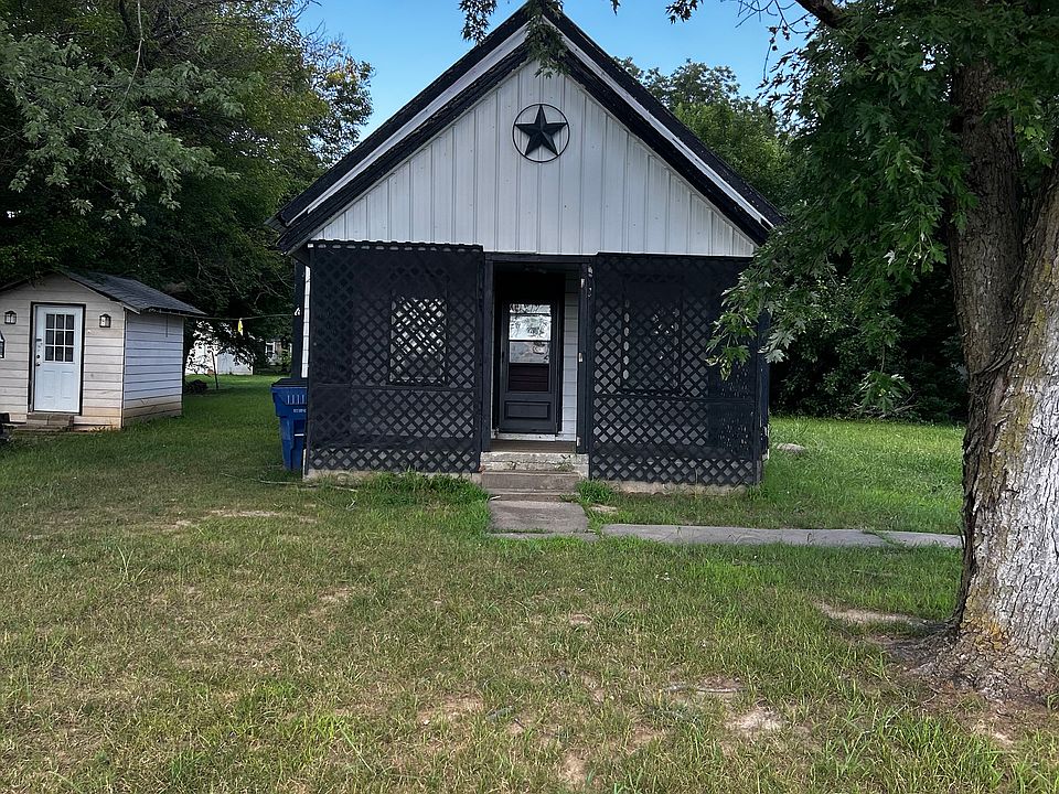 1st image of 204 N Fawn St