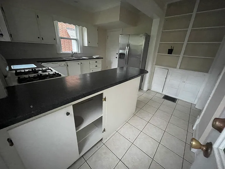 142 Dawson Ave — Photo 6