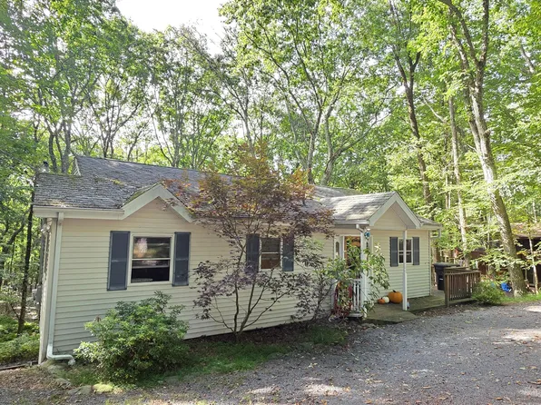 137 Gaskin Dr, Lords Valley, PA 18428