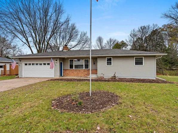485 E Ellefson St, Iola, WI 54945