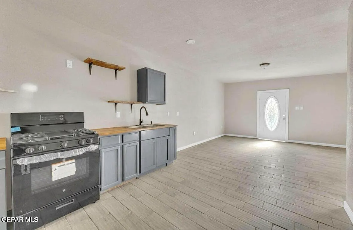 2 bed, 750 sqft, $1,150 — Photo 2