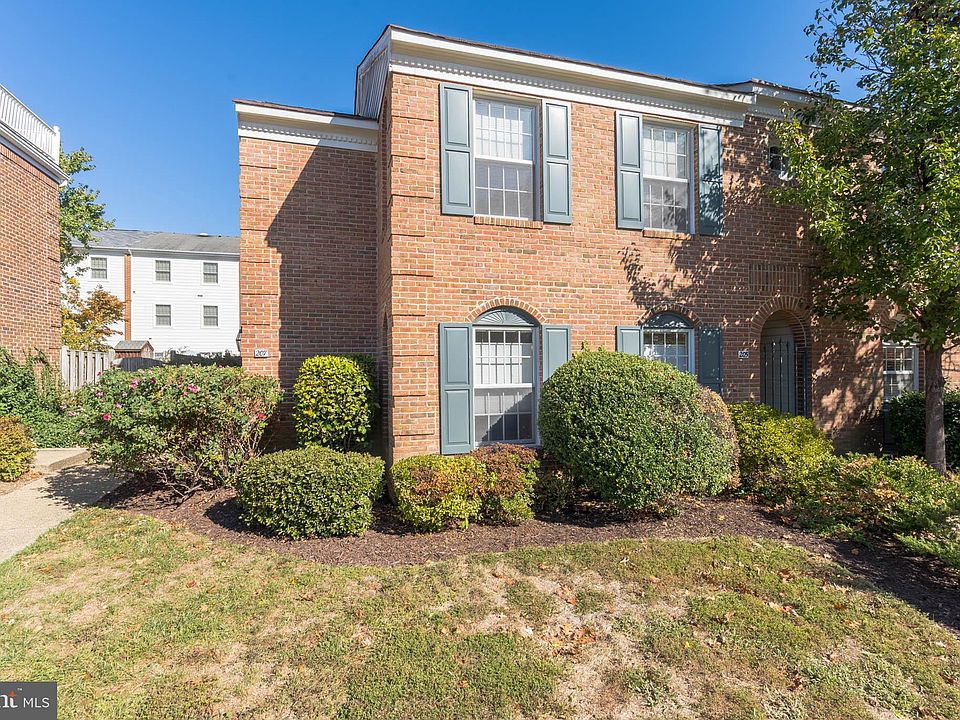 1st image of 207 Heather Ct