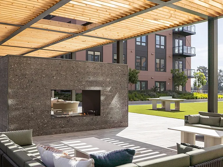 Alba - Outdoor Fireplace Lounge