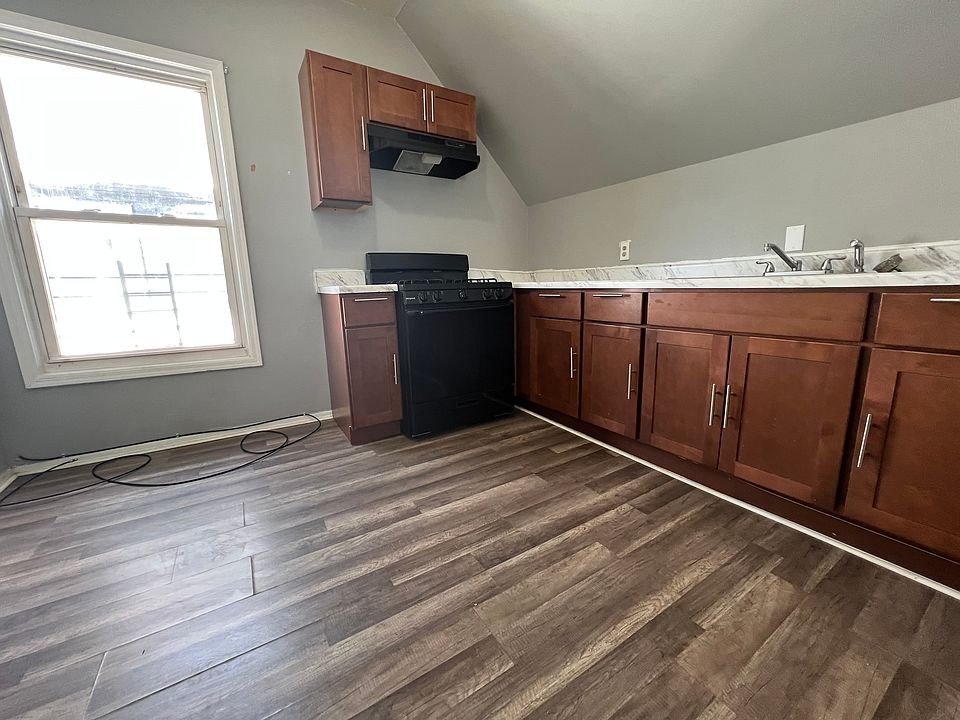 1st image of 26-28 Baldwin Ave #3E