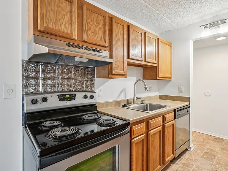 Riverside Village Apartments — Photo 84